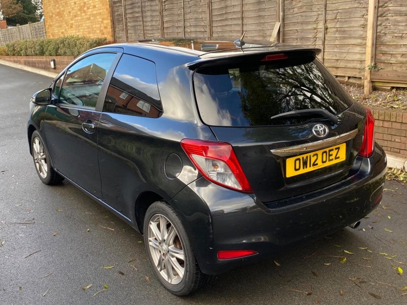 TOYOTA YARIS
