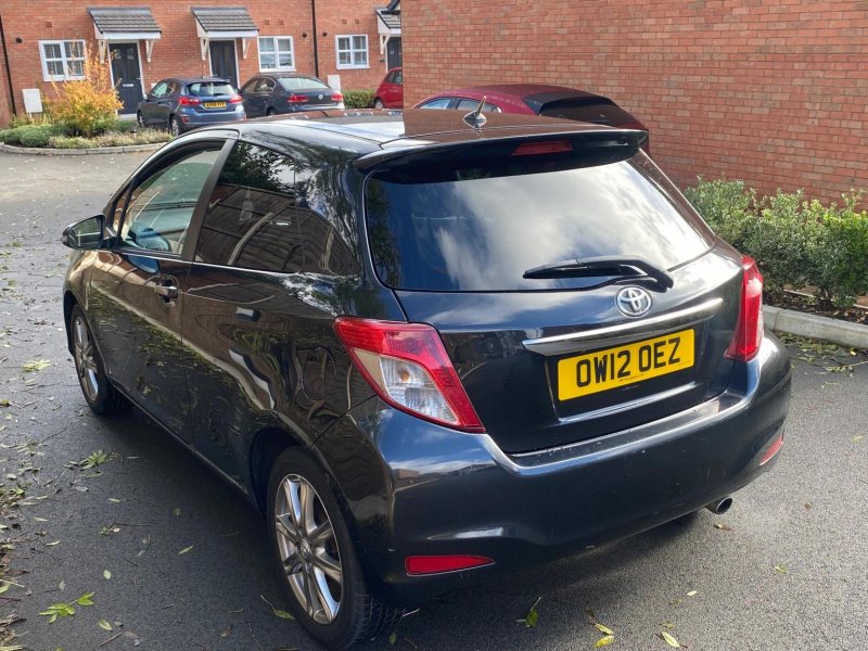 TOYOTA YARIS