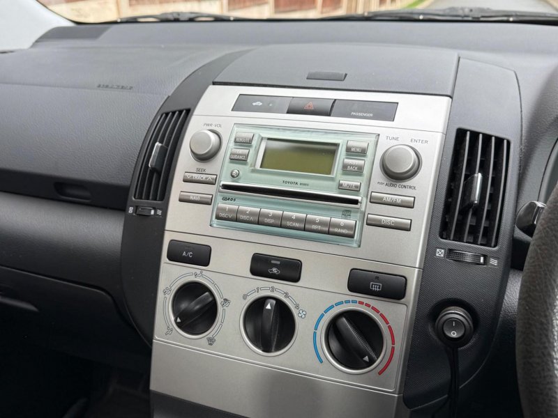 TOYOTA COROLLA VERSO