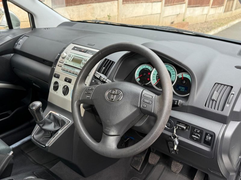 TOYOTA COROLLA VERSO