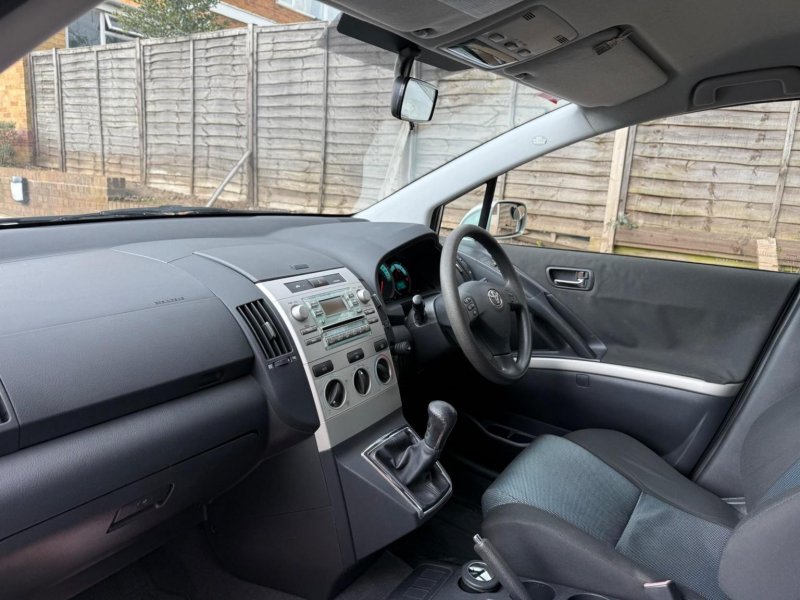 TOYOTA COROLLA VERSO