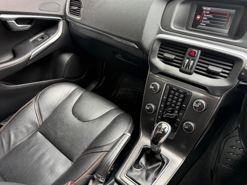 VOLVO V40 CROSS COUNTRY