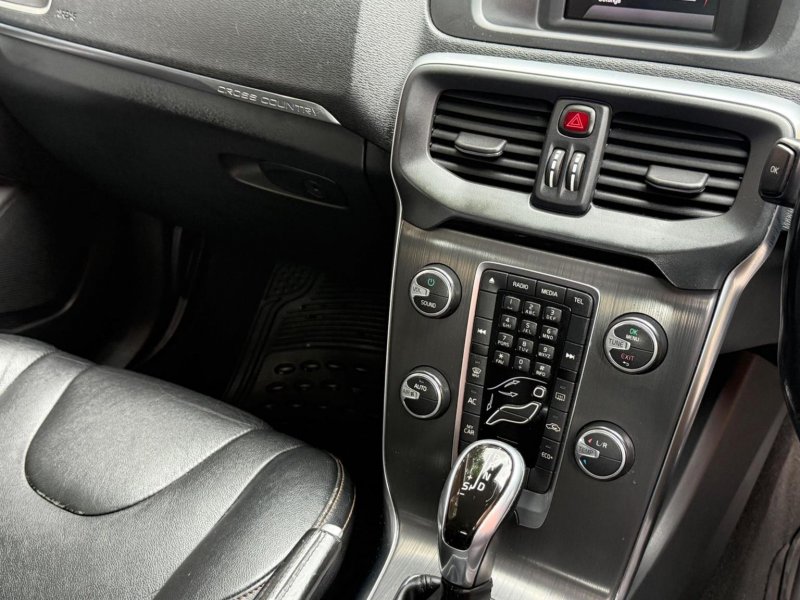 VOLVO V40 CROSS COUNTRY
