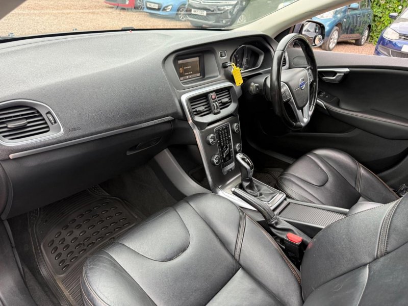 VOLVO V40 CROSS COUNTRY