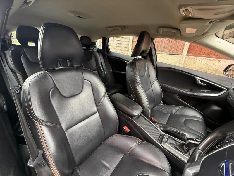 VOLVO V40 CROSS COUNTRY