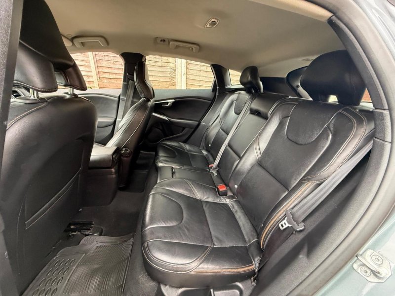 VOLVO V40 CROSS COUNTRY