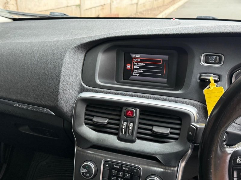 VOLVO V40 CROSS COUNTRY