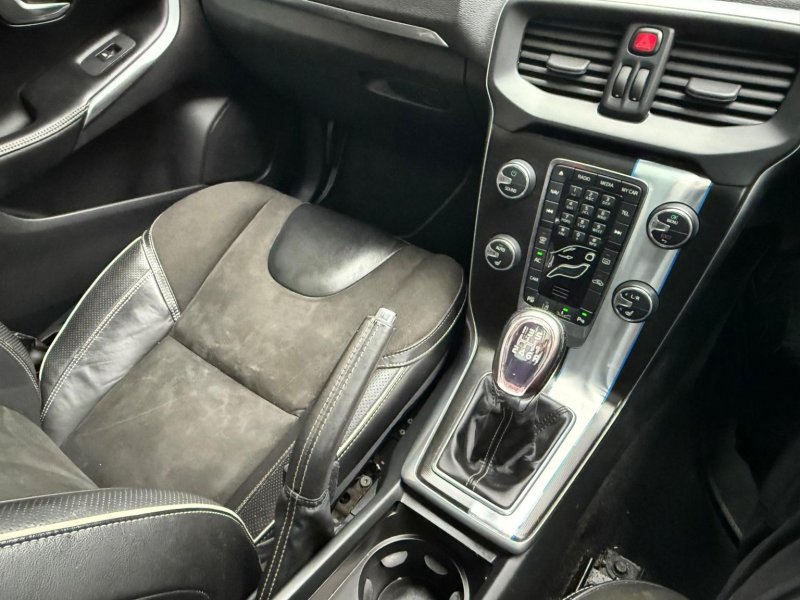 VOLVO V40