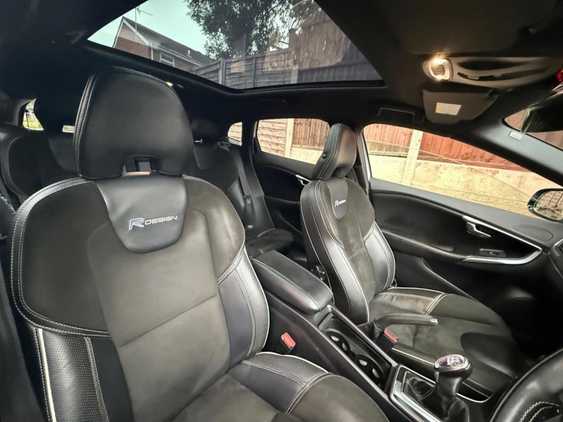 VOLVO V40