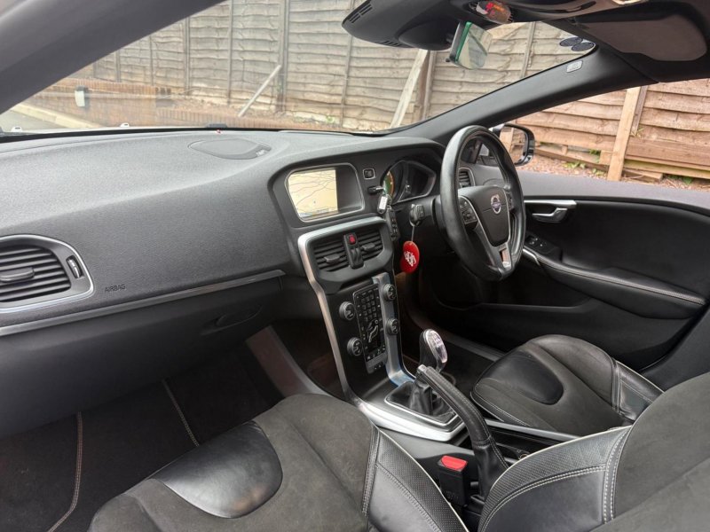 VOLVO V40