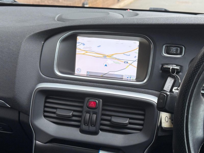 VOLVO V40