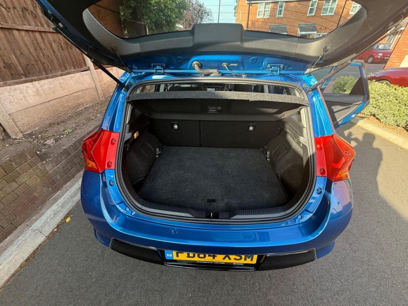 TOYOTA AURIS