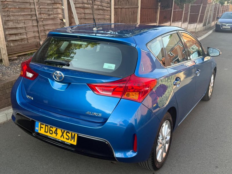 TOYOTA AURIS