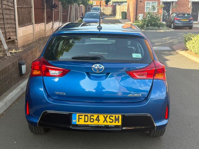 TOYOTA AURIS