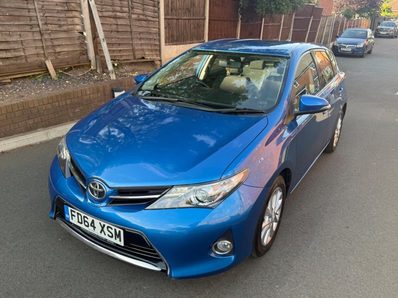 TOYOTA AURIS