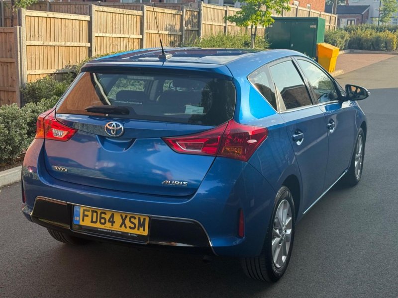 TOYOTA AURIS