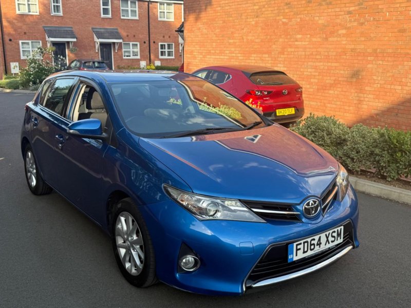TOYOTA AURIS