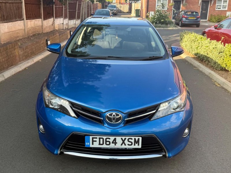 TOYOTA AURIS